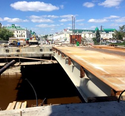 В Омске завершается монтаж центрального пролета Юбилейного моста