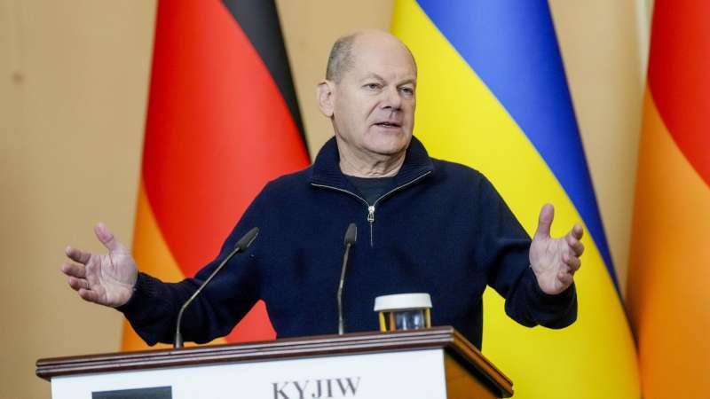 Шольц назвал отказ от диалога с президентом России проявлением слабости