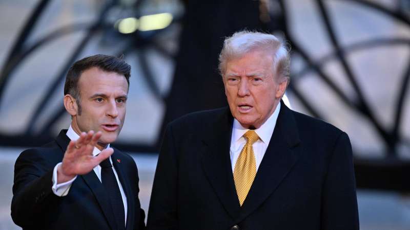 Трамп намерен обсудить с Макроном, как мир немного сходит с ума
