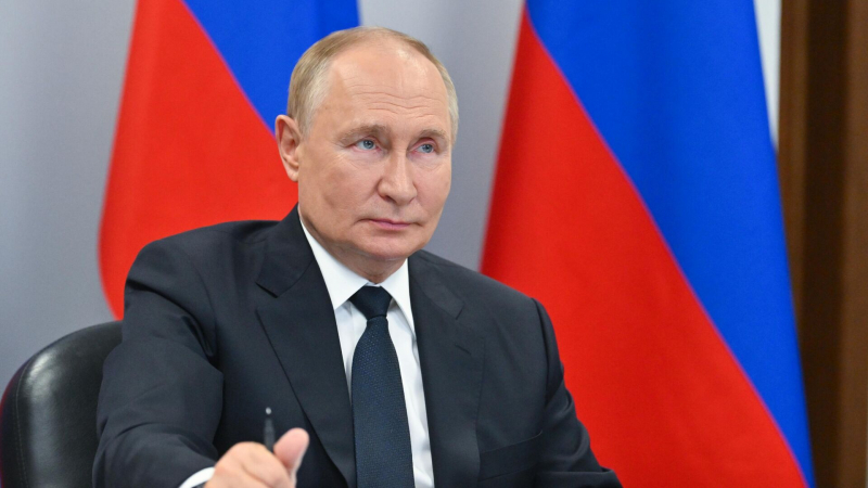 Путин ничего не передавал Зеленскому через Шольца, сообщили в Кремле